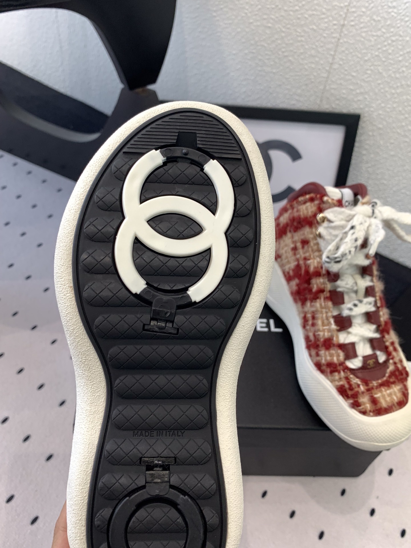 Chanel high-top sneakers in red and beige tweed with chunky white soles and embossed CC logo on a black display box. - Hình 9