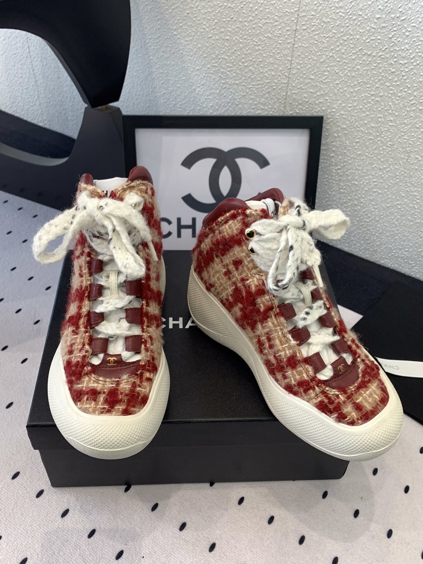 Chanel high-top sneakers in red and beige tweed with chunky white soles and embossed CC logo on a black display box. - Hình 8