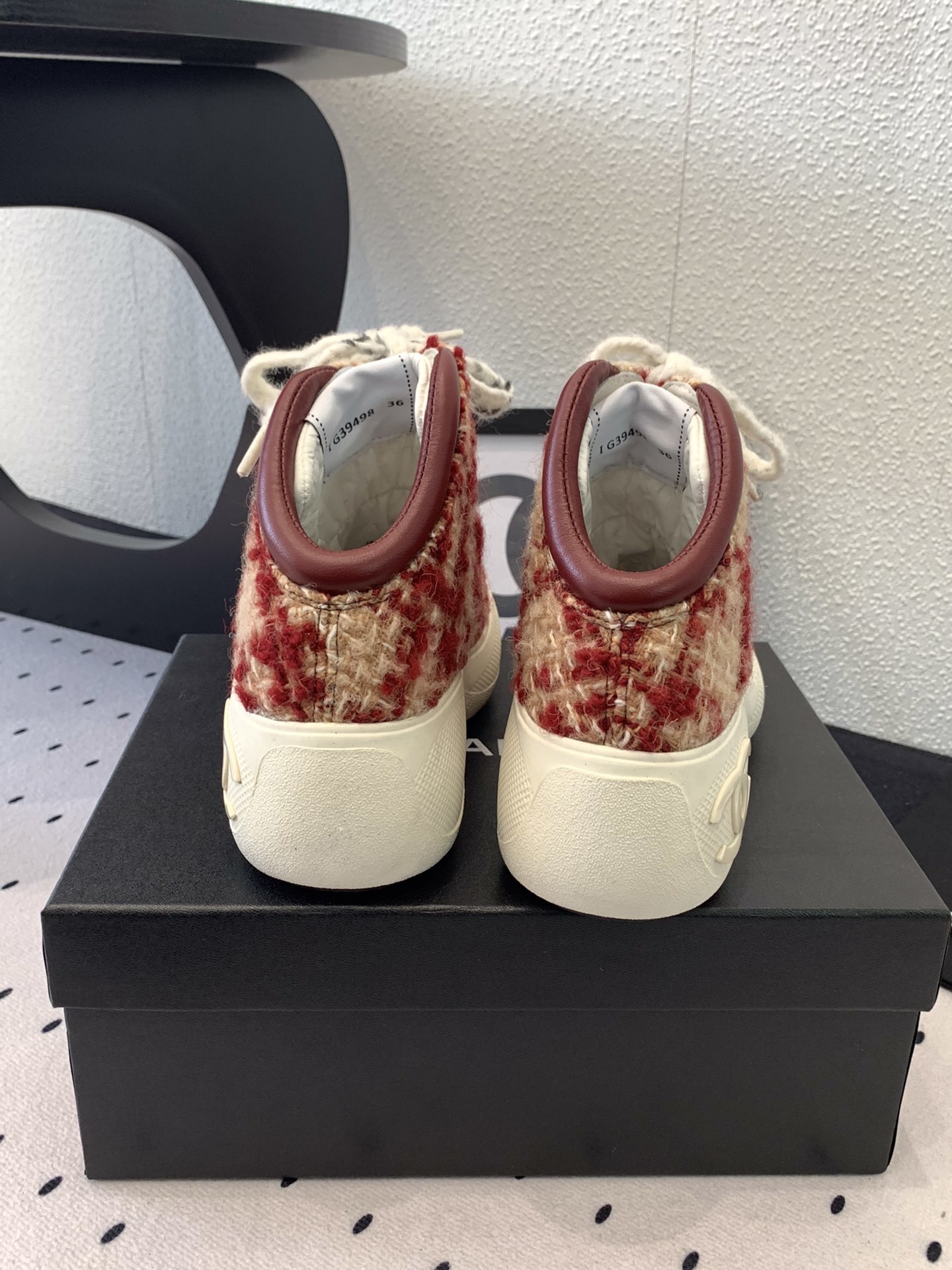 Chanel high-top sneakers in red and beige tweed with chunky white soles and embossed CC logo on a black display box. - Hình 3