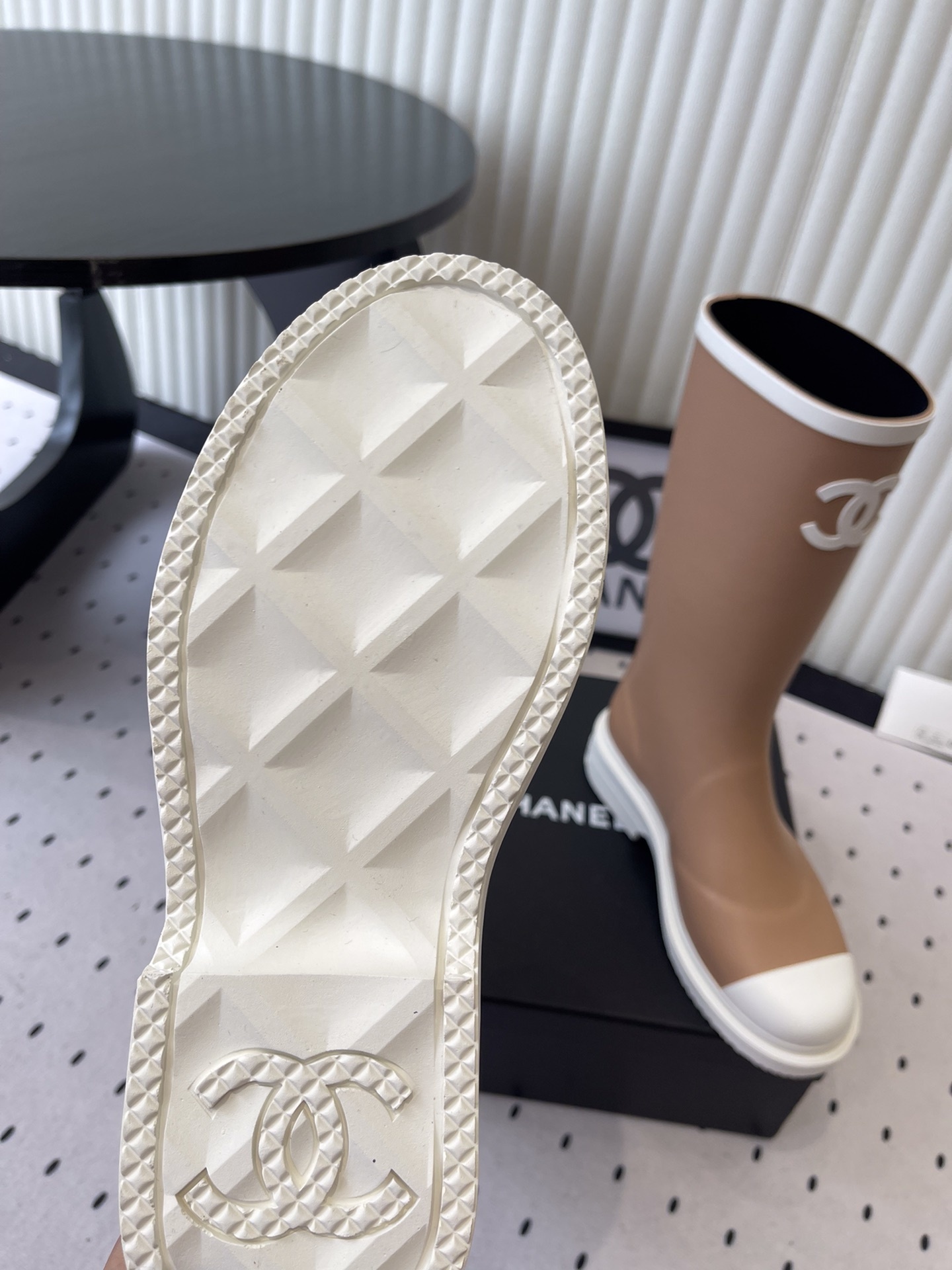 A pair of Chanel tall rain boots in beige and white featuring the CC logo on the front - Hình 9