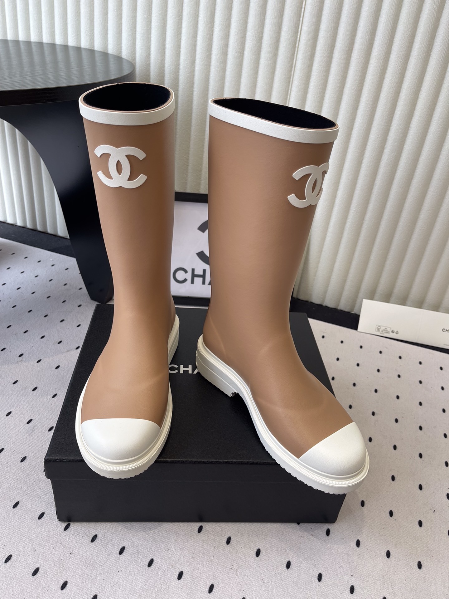 A pair of Chanel tall rain boots in beige and white featuring the CC logo on the front - Hình 7