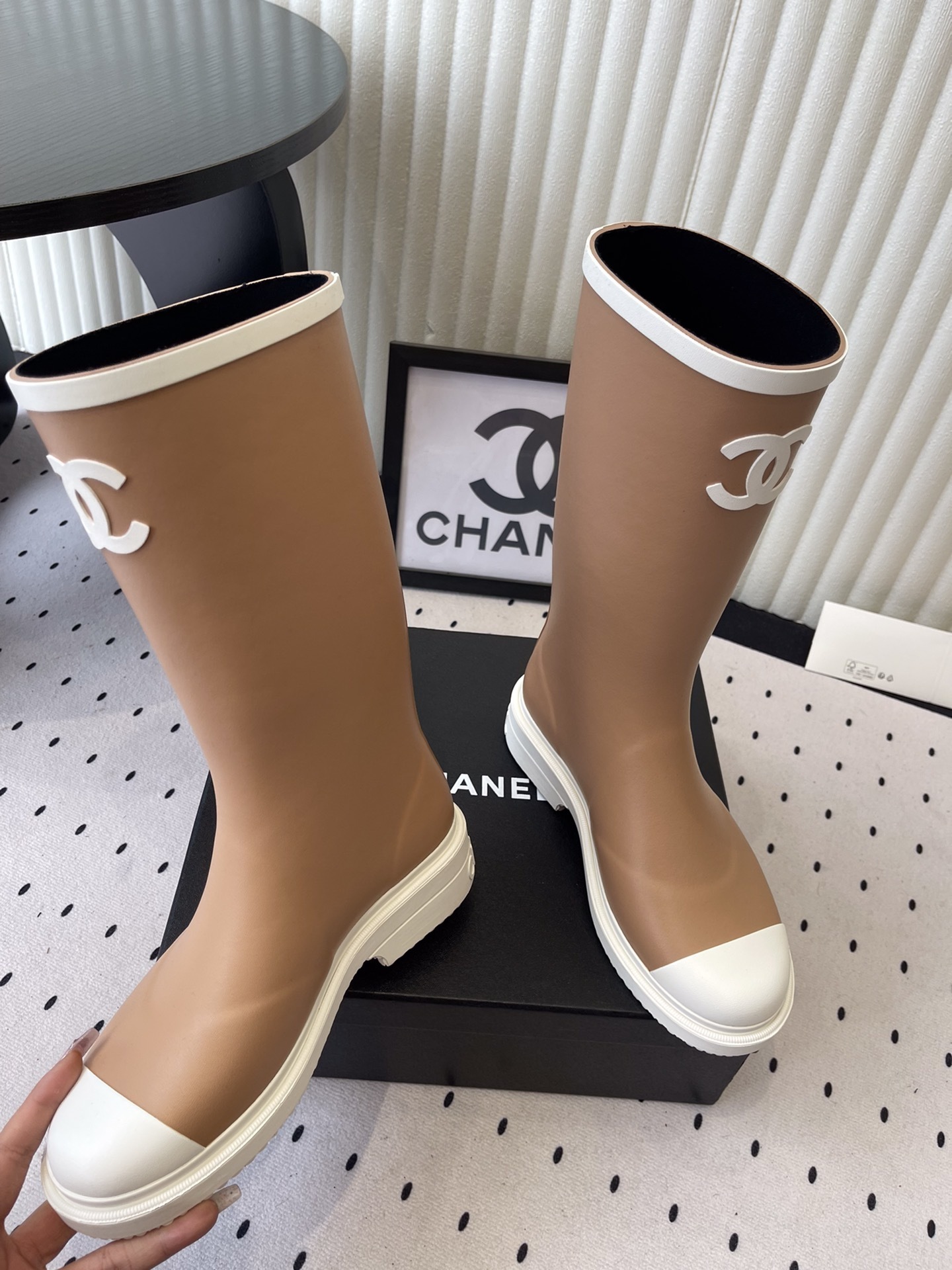 A pair of Chanel tall rain boots in beige and white featuring the CC logo on the front - Hình 5