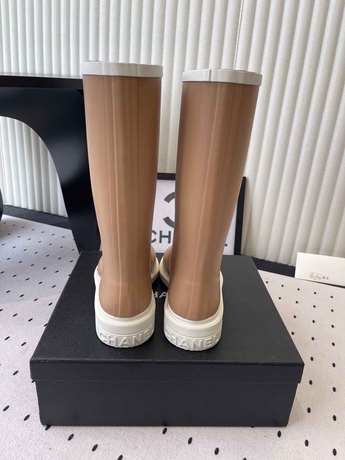 A pair of Chanel tall rain boots in beige and white featuring the CC logo on the front - Hình 3