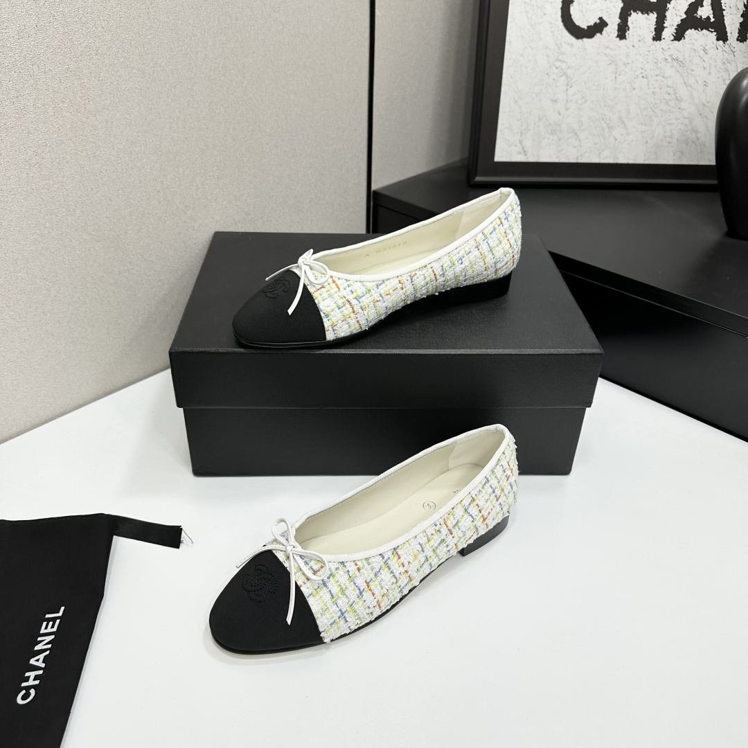 Chanel multi-color tweed ballerina flats with black toe caps and white bows displayed on a black box - Hình 3