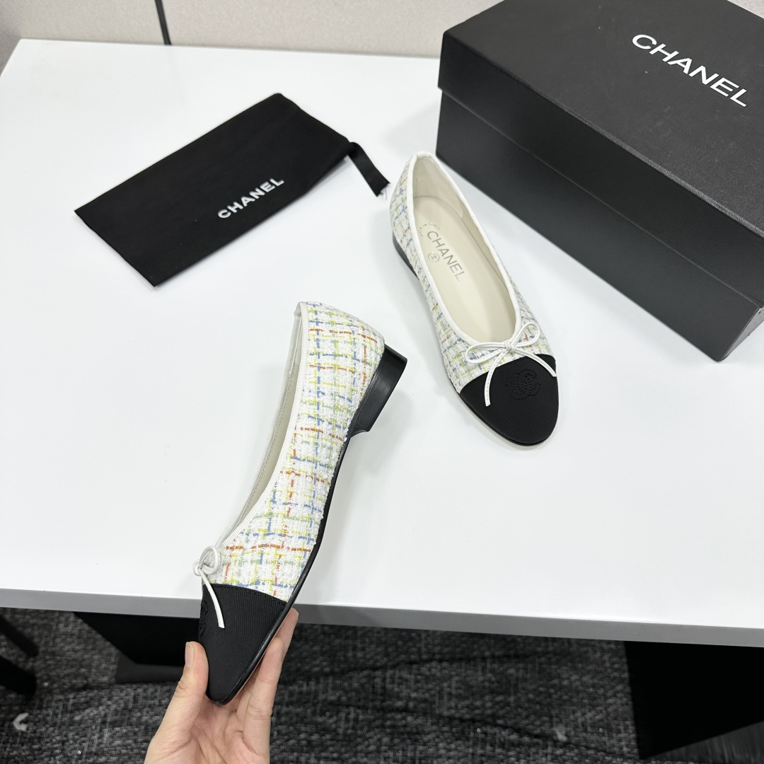 Chanel multi-color tweed ballerina flats with black toe caps and white bows displayed on a black box - Hình 2