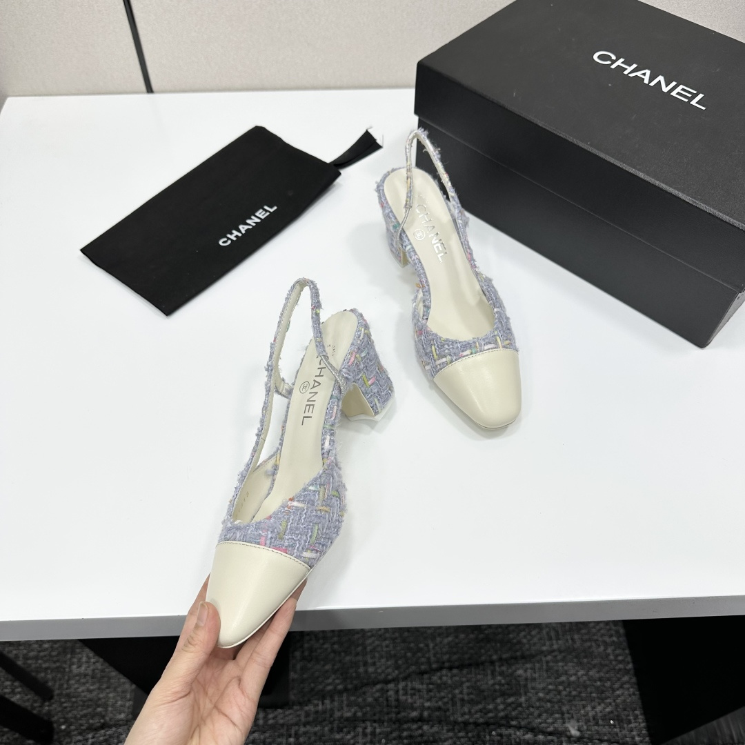 Authentic Chanel pastel purple tweed slingback pumps with cream leather cap toe on a black display box - Hình 2