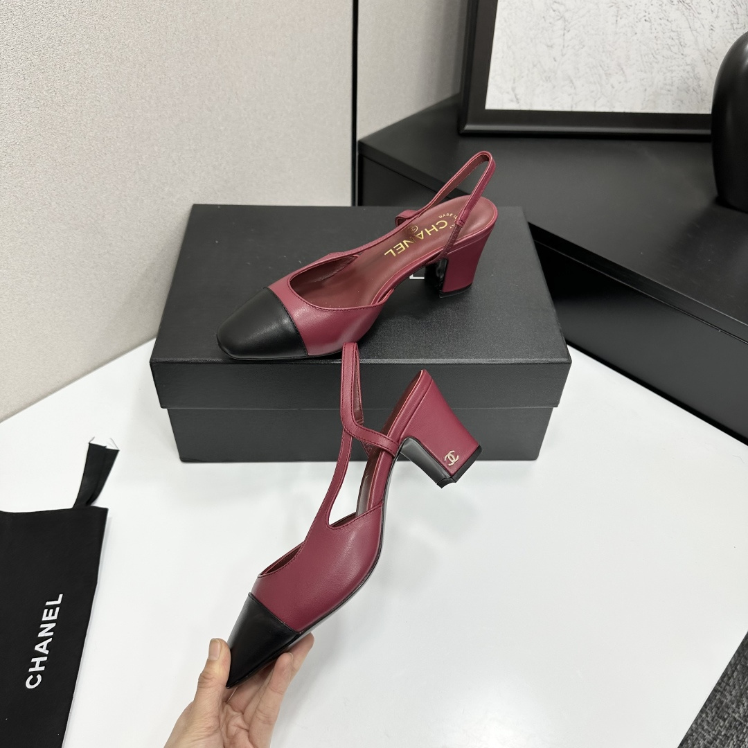 Elegant Chanel slingback heels in burgundy leather with a black toe cap and block heel featuring the CC logo. - Hình 3