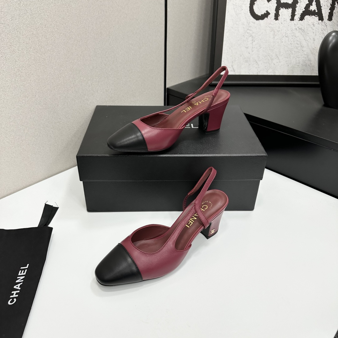 Elegant Chanel slingback heels in burgundy leather with a black toe cap and block heel featuring the CC logo. - Hình 2