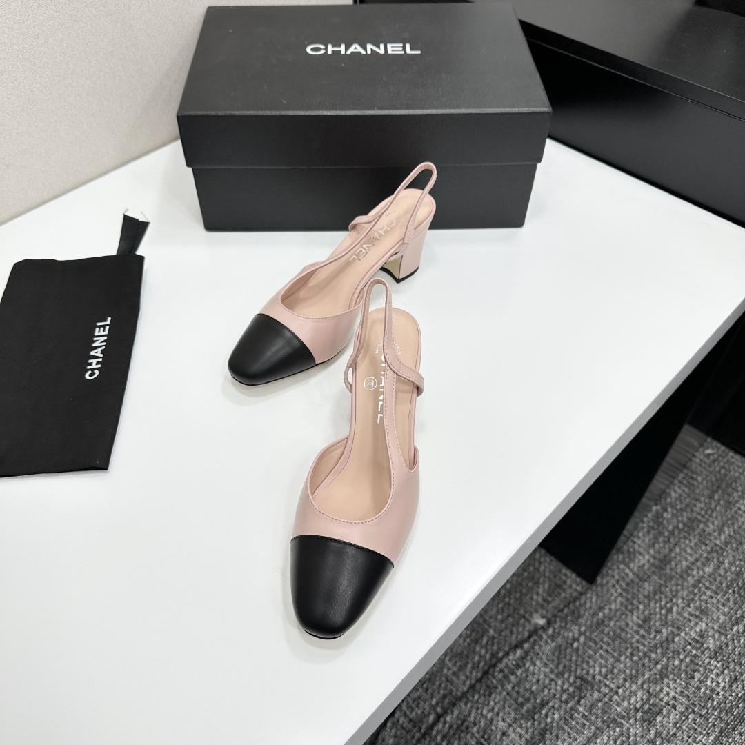 Luxury Chanel pink leather slingback pumps with a black toe cap and a block heel featuring the silver CC logo. - Hình 5