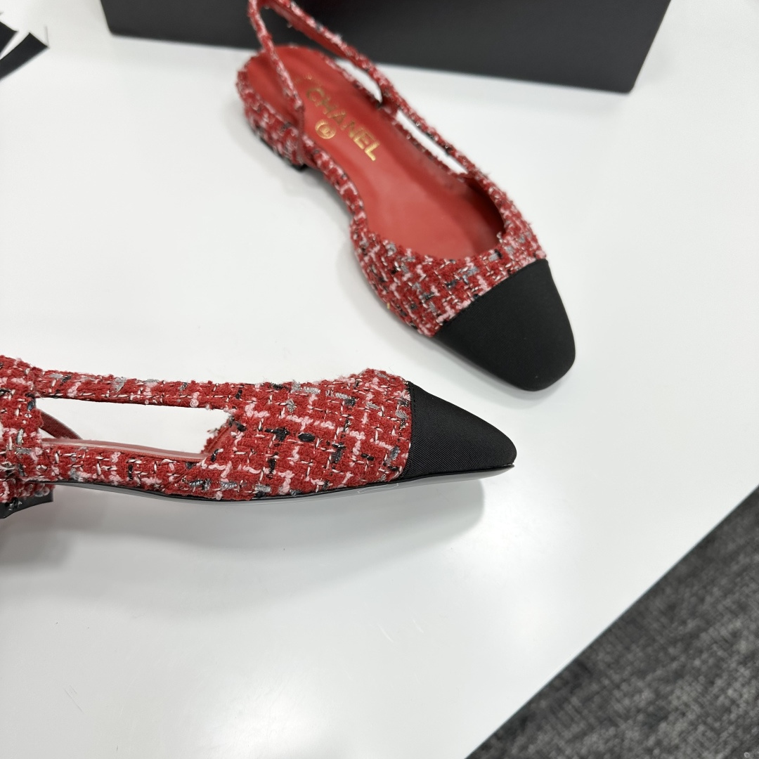 Luxury Chanel red multi-color tweed slingback flats with a black cap toe and gold CC logo on the heel. - Hình 8