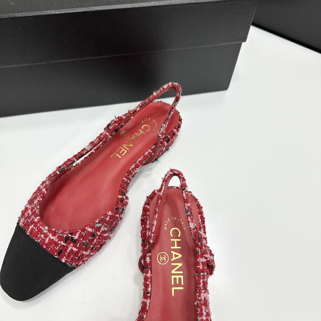Luxury Chanel red multi-color tweed slingback flats with a black cap toe and gold CC logo on the heel. - Hình 6