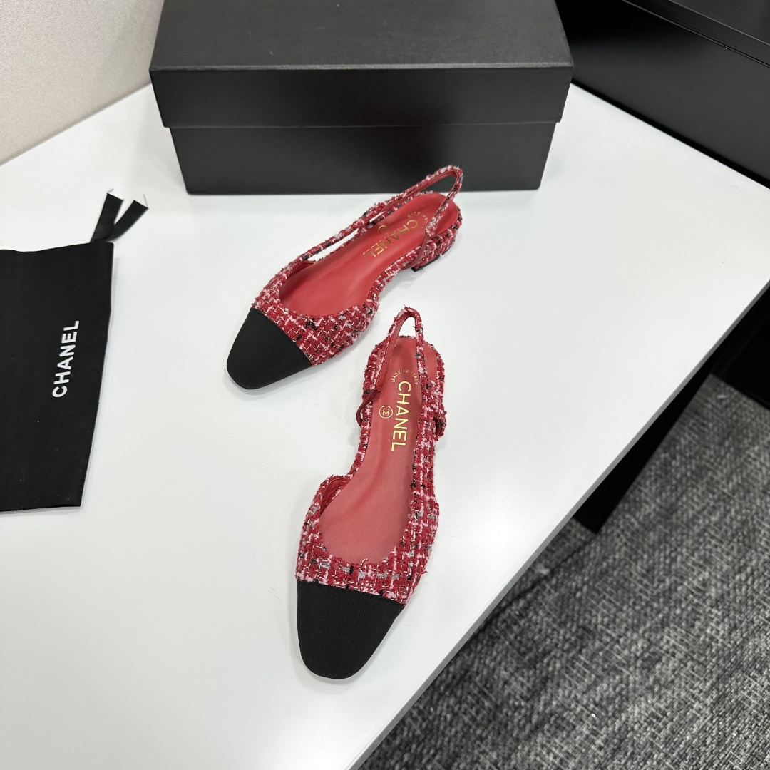 Luxury Chanel red multi-color tweed slingback flats with a black cap toe and gold CC logo on the heel. - Hình 5