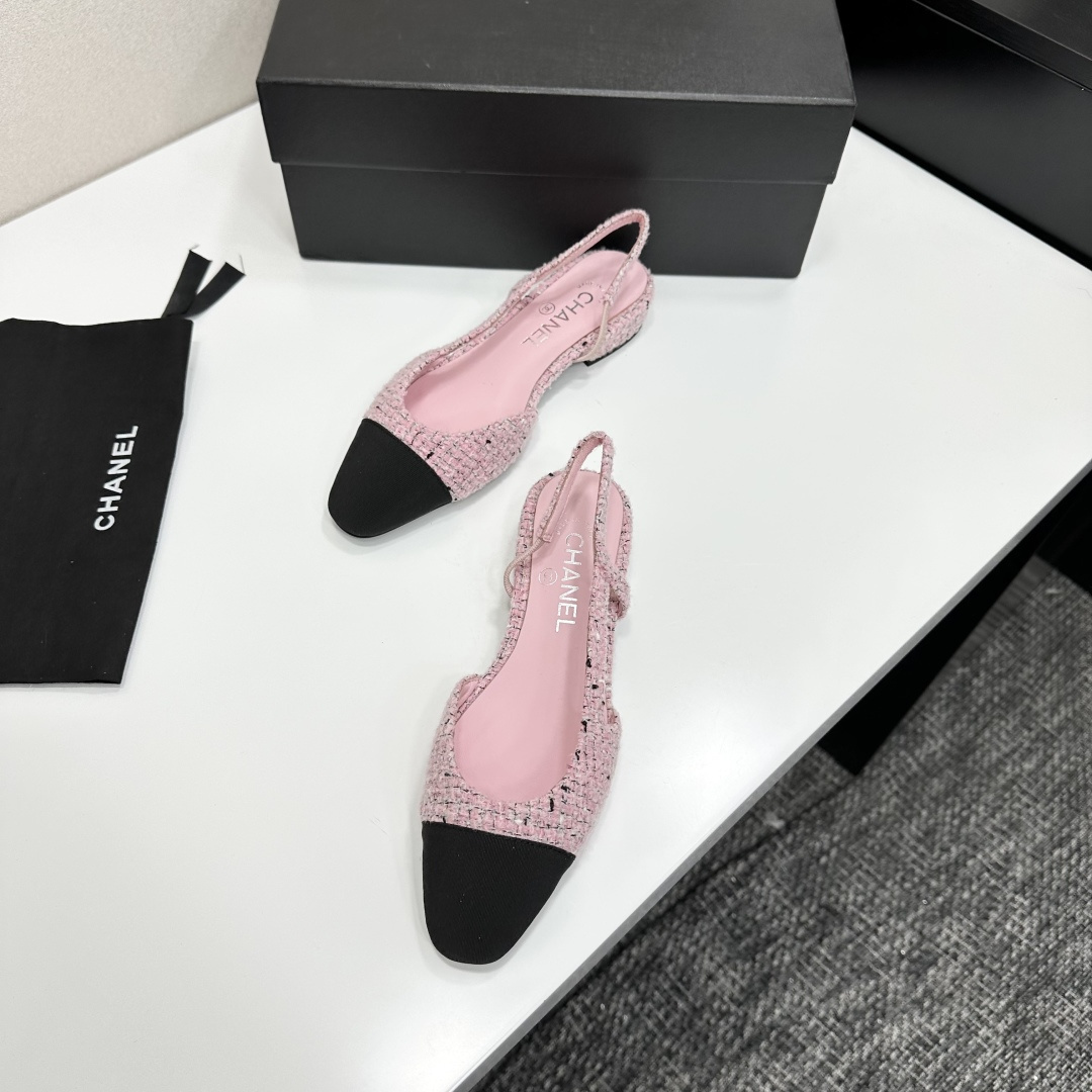 A pair of luxury pink tweed slingback flats with a black pointed toe and a low block heel featuring the Chanel logo. - Hình 7