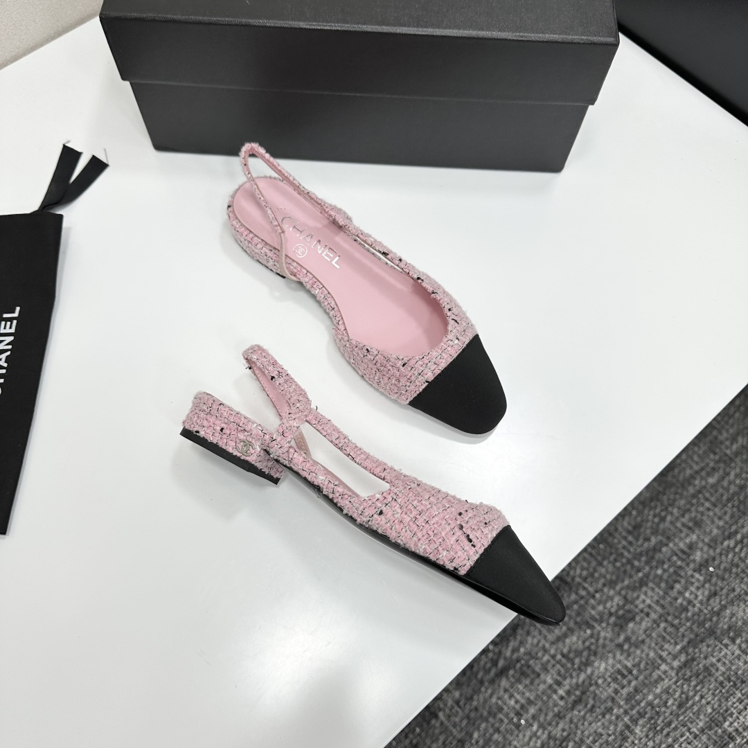 A pair of luxury pink tweed slingback flats with a black pointed toe and a low block heel featuring the Chanel logo. - Hình 2