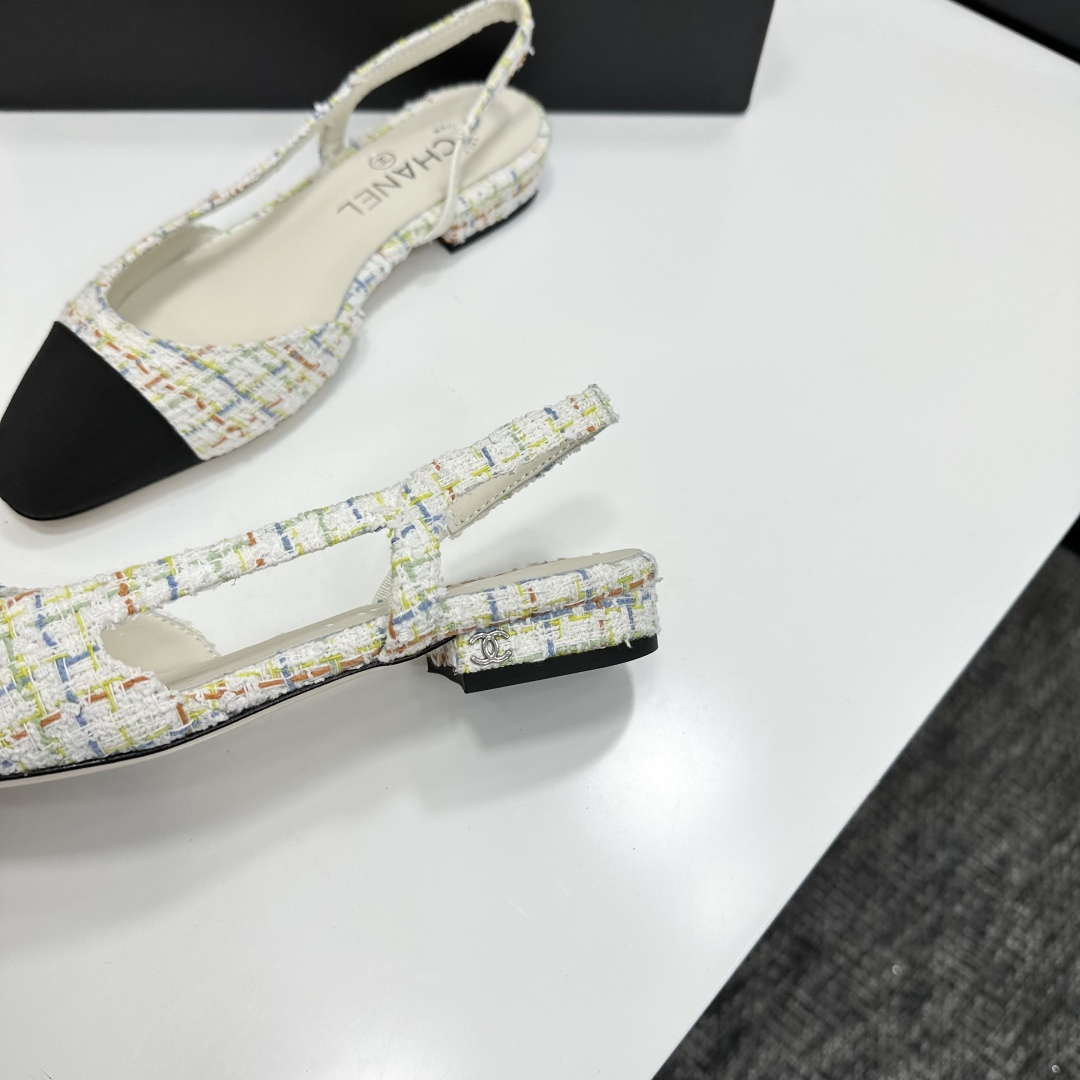 A pair of Chanel multi-colored tweed slingback flats with black cap toes and CC logo on the heel. - Hình 7