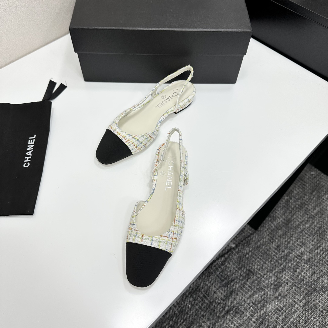 A pair of Chanel multi-colored tweed slingback flats with black cap toes and CC logo on the heel. - Hình 5