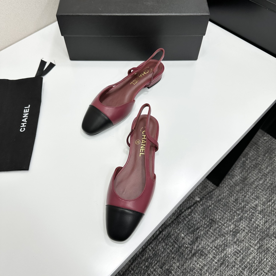 Elegant Chanel slingback flats in burgundy red leather with a black cap toe and gold CC logo on the heel. - Hình 6