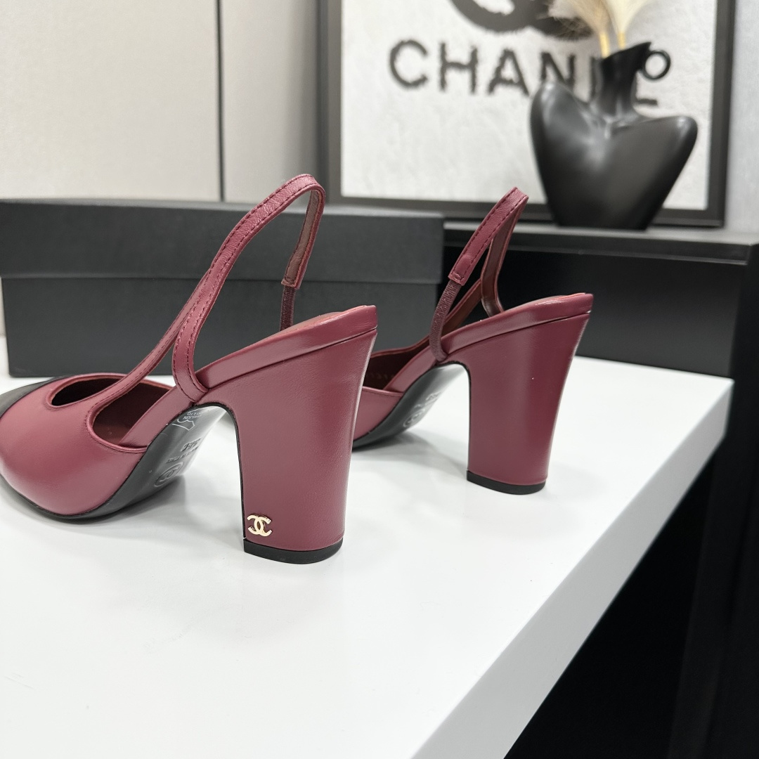 Chanel burgundy leather slingback pumps with black cap toes and gold CC logo on the block heels - Hình 12