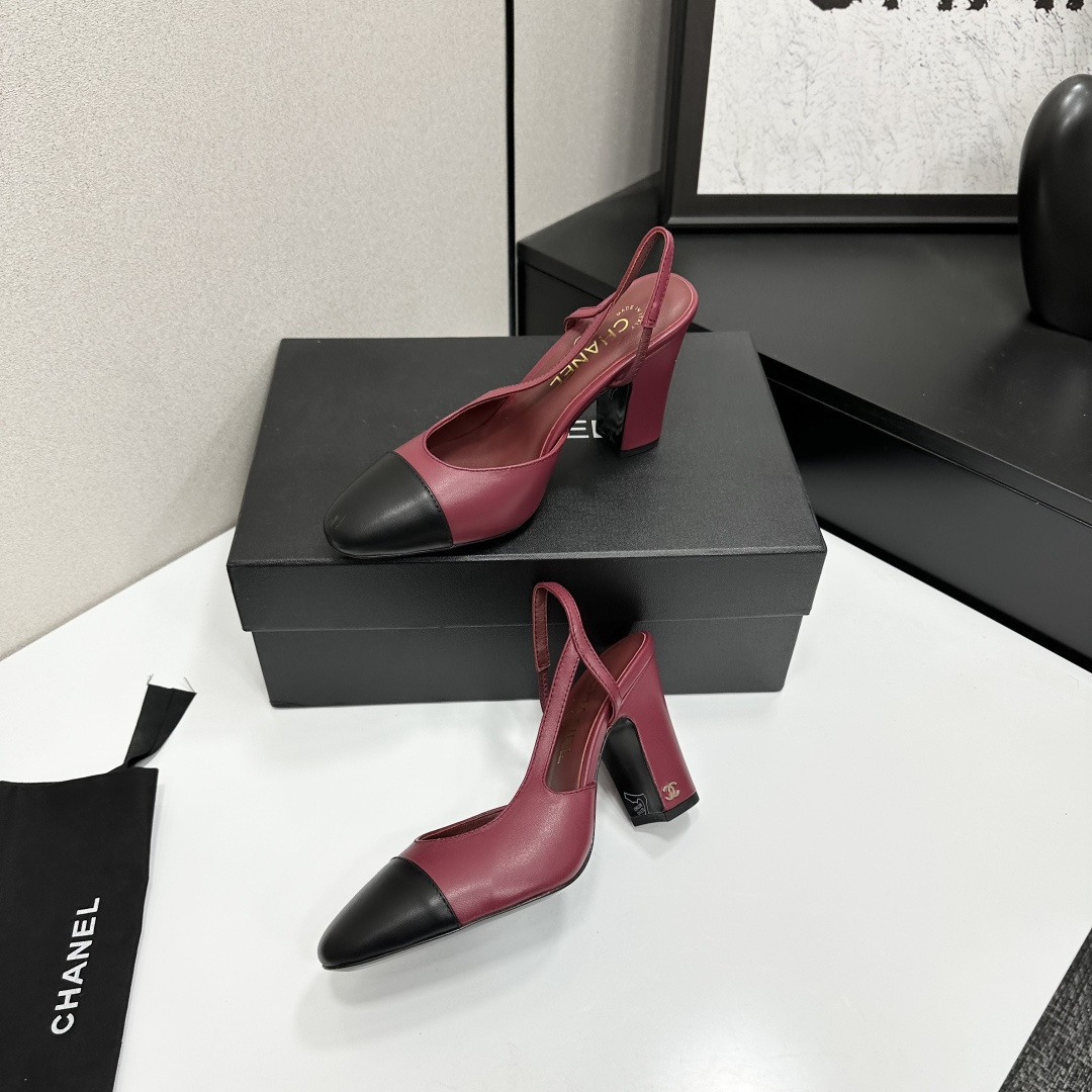 Chanel burgundy leather slingback pumps with black cap toes and gold CC logo on the block heels - Hình 6