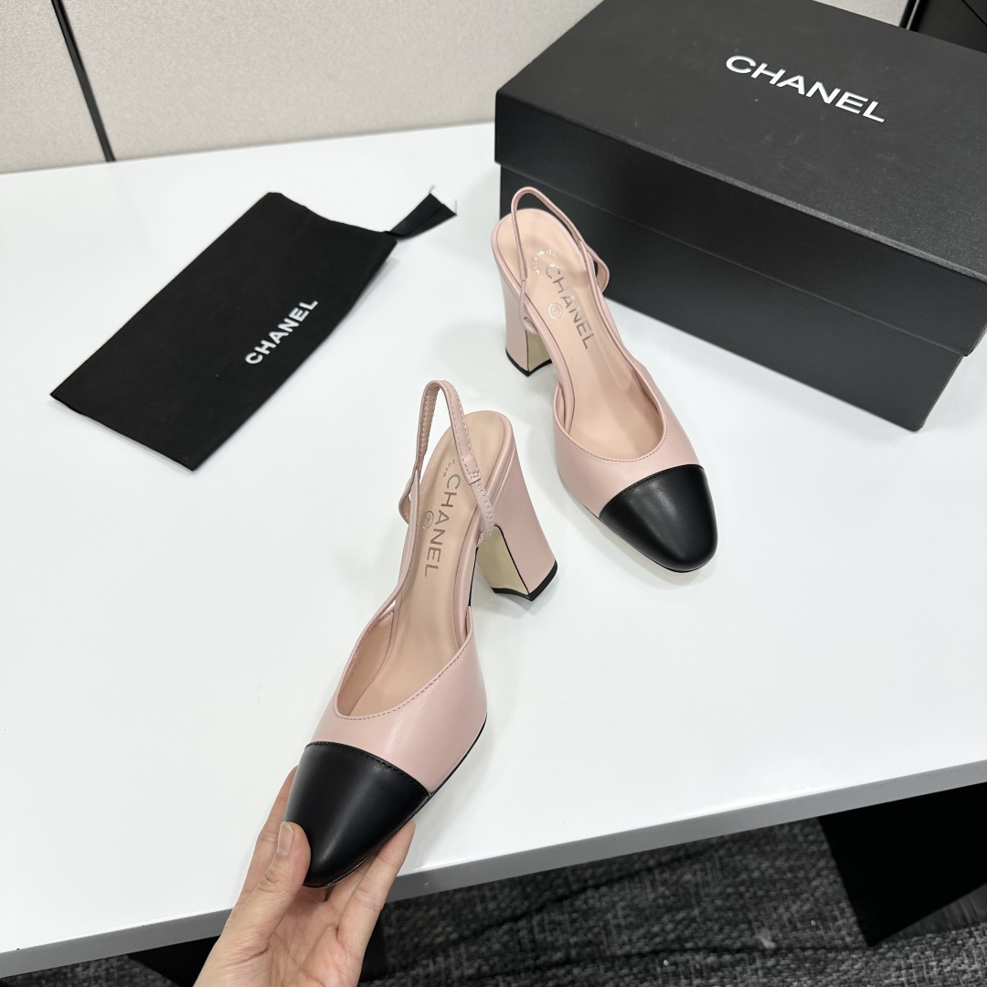 Pair of Chanel two-tone beige and black leather slingback pumps with block heels on a black branded box - Hình 7