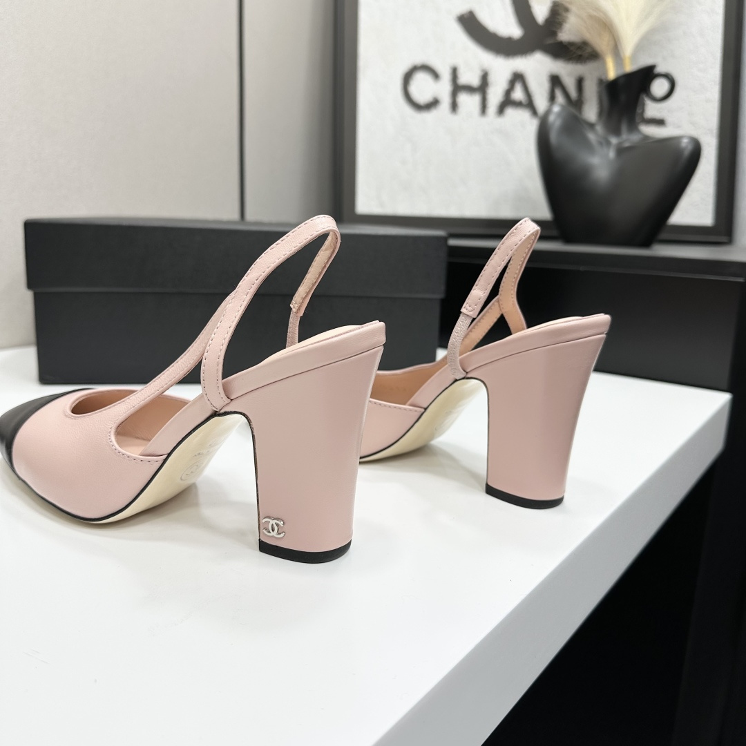 Pair of Chanel two-tone beige and black leather slingback pumps with block heels on a black branded box - Hình 6