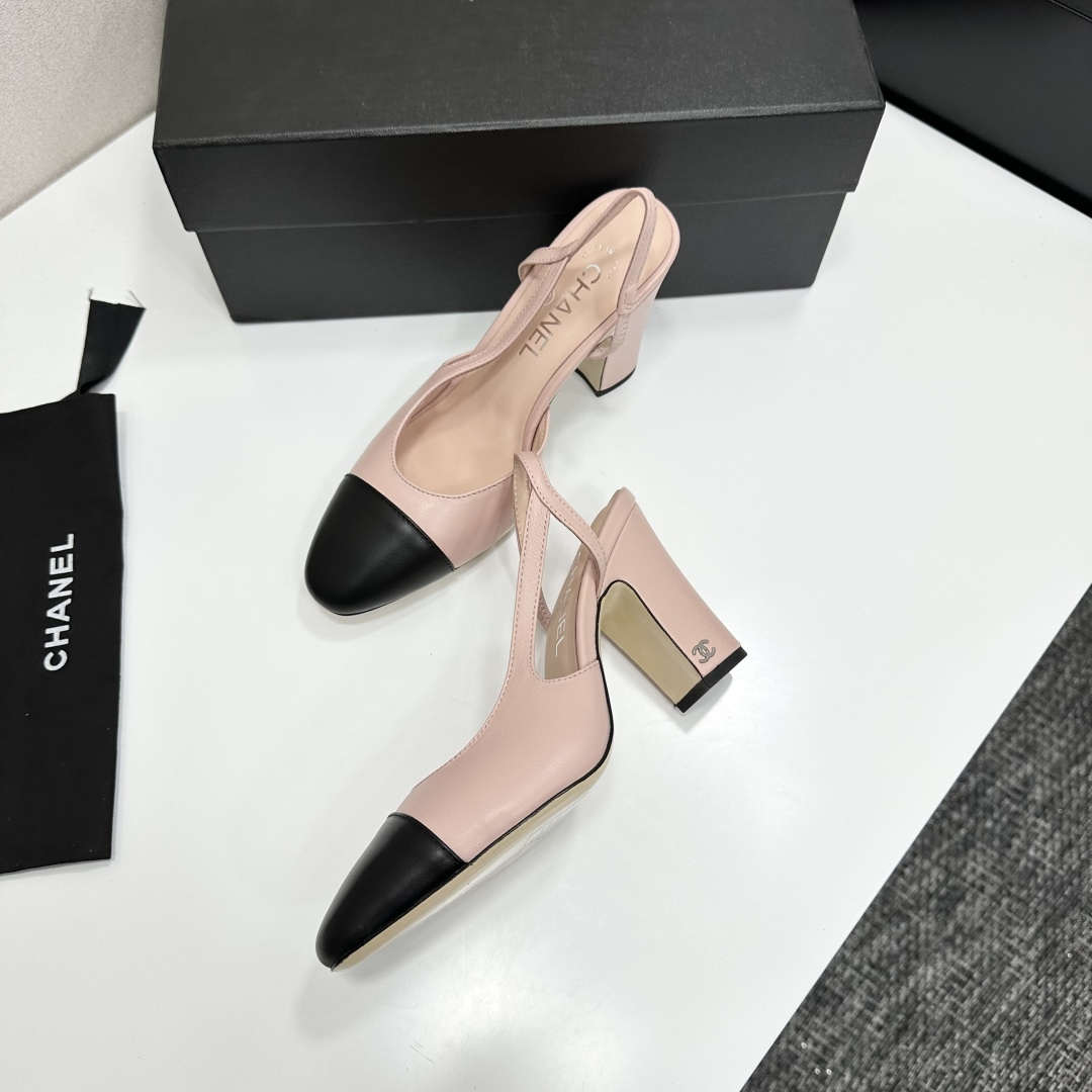 Pair of Chanel two-tone beige and black leather slingback pumps with block heels on a black branded box - Hình 5