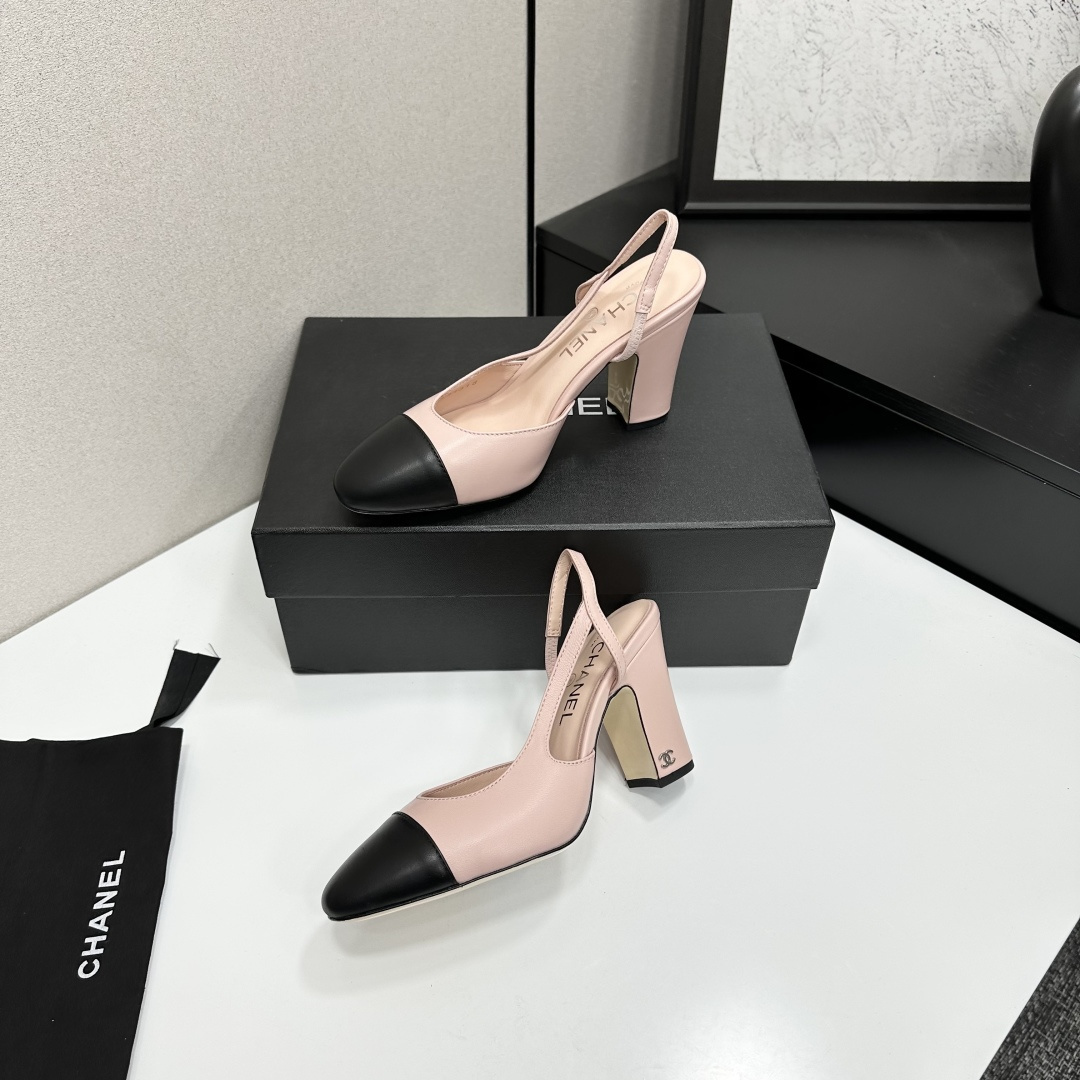 Pair of Chanel two-tone beige and black leather slingback pumps with block heels on a black branded box - Hình 3