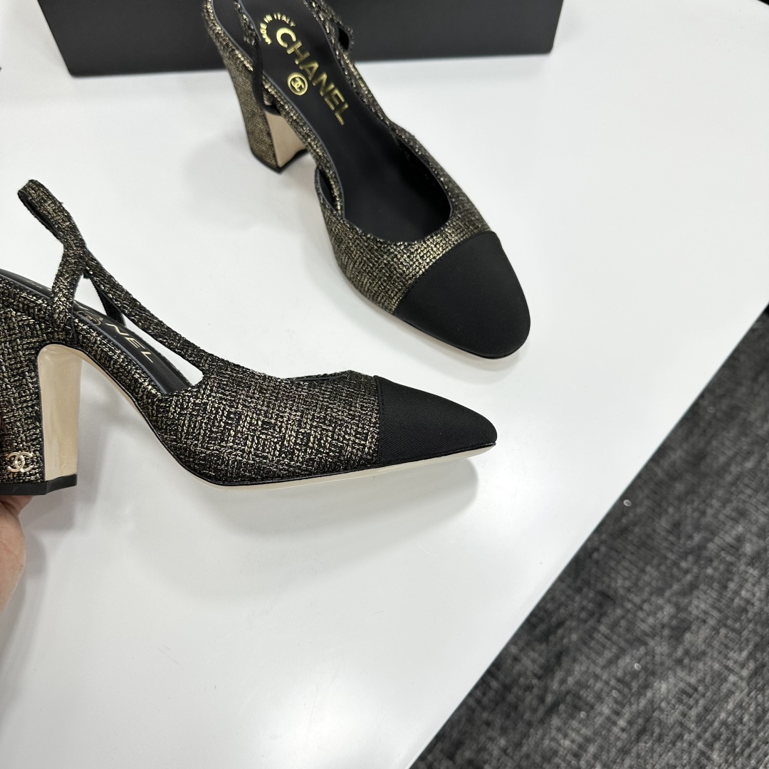 Chanel metallic gold and black tweed slingback pumps with black cap toe and block heel on a black box - Hình 2