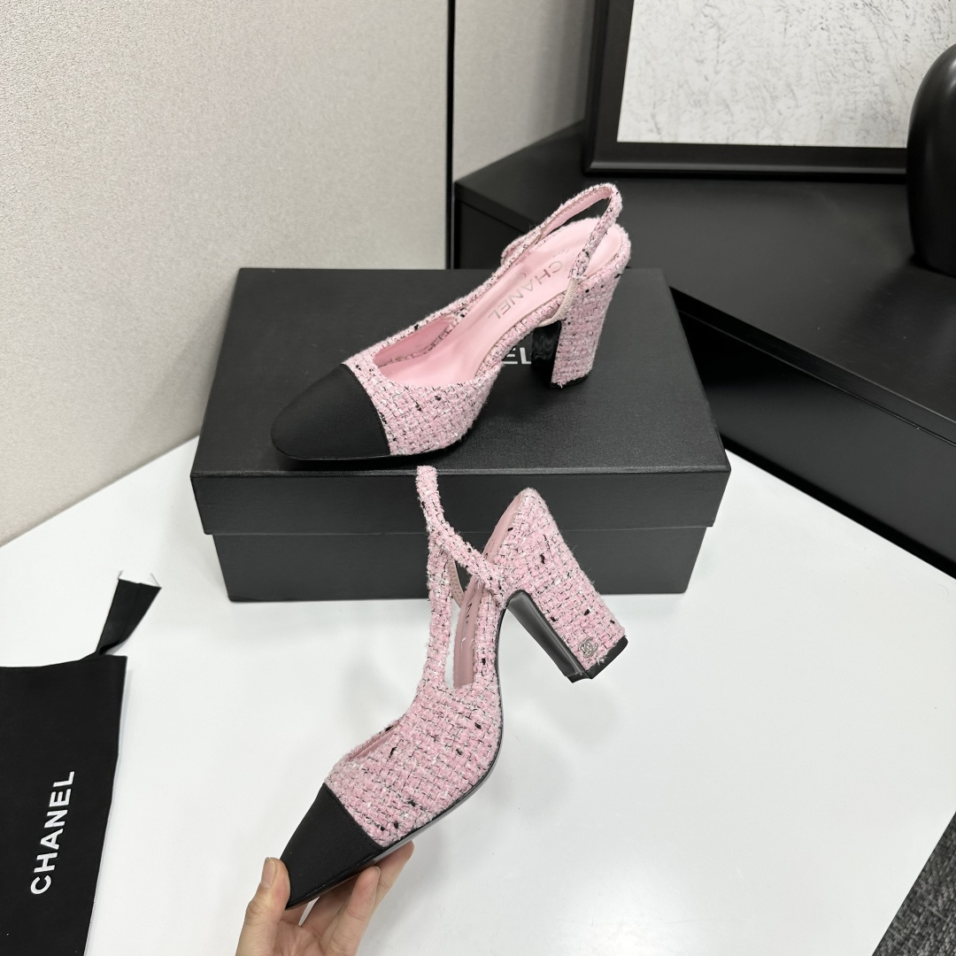 A pair of elegant Chanel pink tweed slingback pumps with black cap toes and block heels displayed on a black branded box. - Hình 4