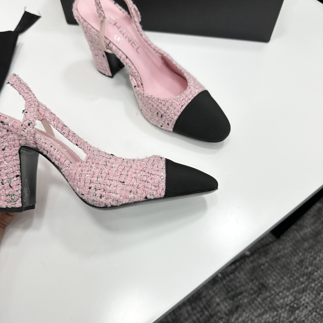 A pair of elegant Chanel pink tweed slingback pumps with black cap toes and block heels displayed on a black branded box. - Hình 2