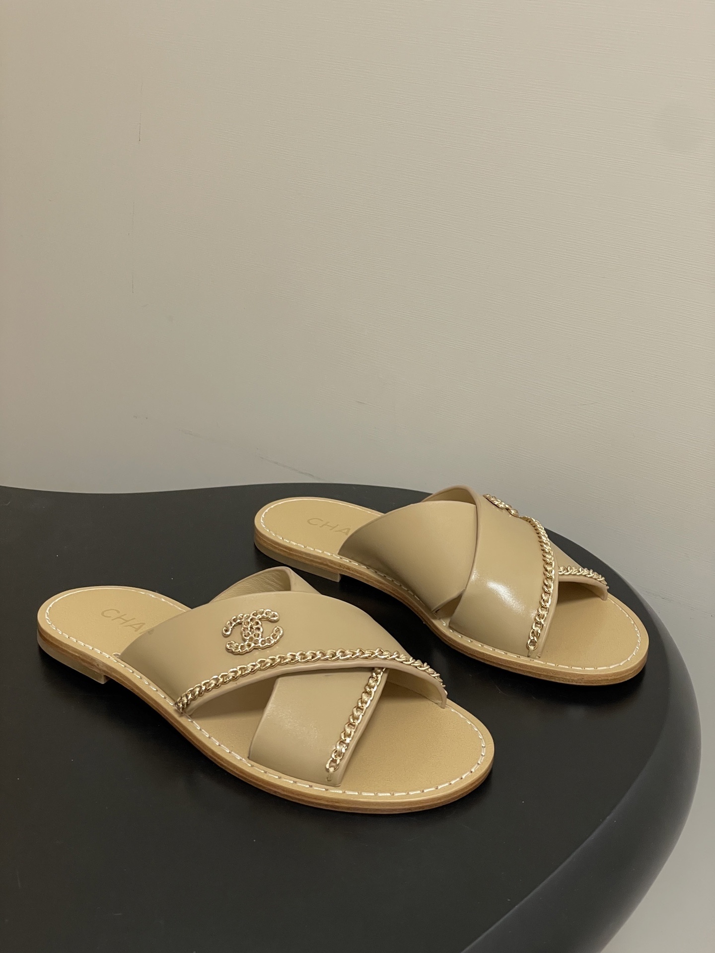Elegant Beige Leather Flat Sandals with Gold Chain Detail