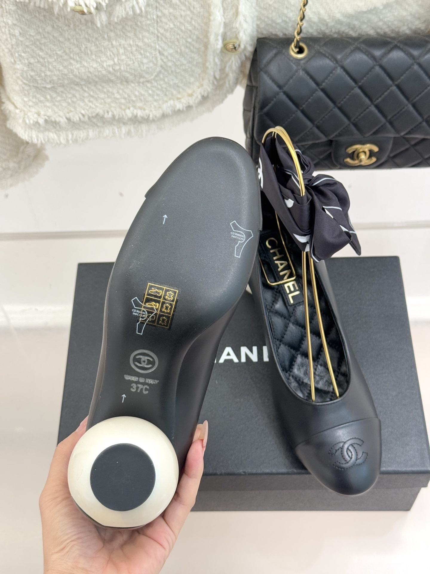 Chanel black leather pumps with a large white pearl heel and black silk ribbon bow detail. - Hình 9