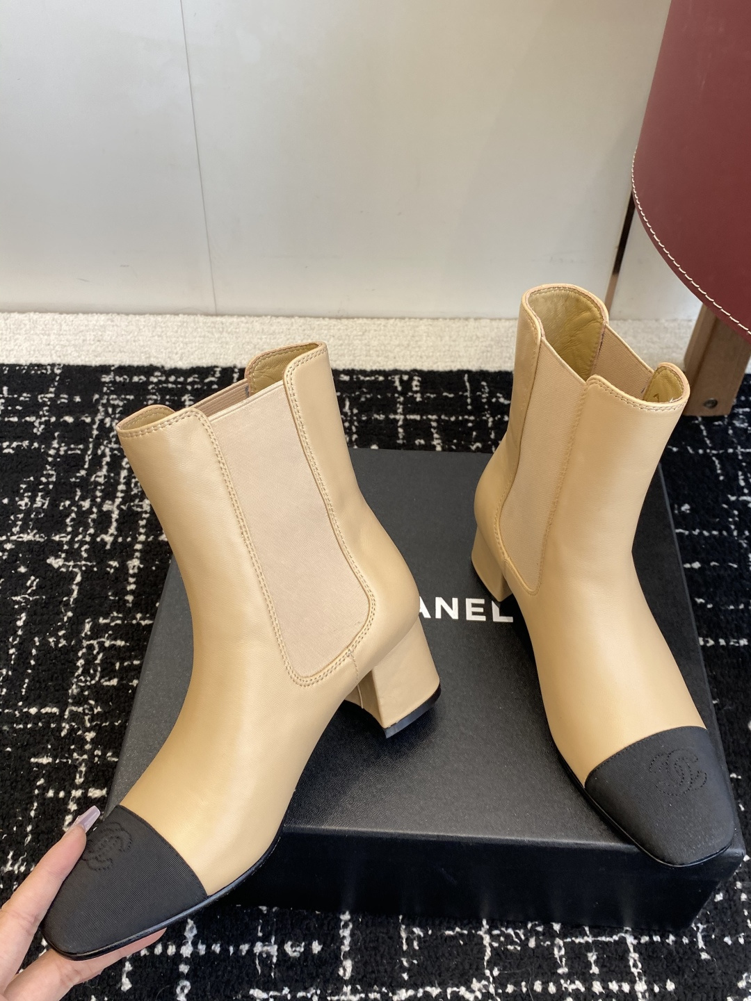 Luxury Chanel beige leather ankle boots with black fabric cap-toe and gold CC logo on the block heel - Hình 8