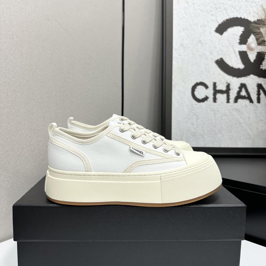 Chanel Ivory Canvas Platform Sneakers – Elegant Low-Top Trainers
