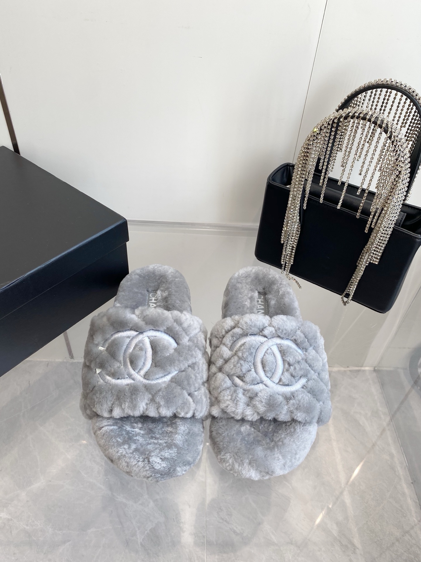Luxury Quilted Grey Faux Fur Slippers – Designer Style Slides