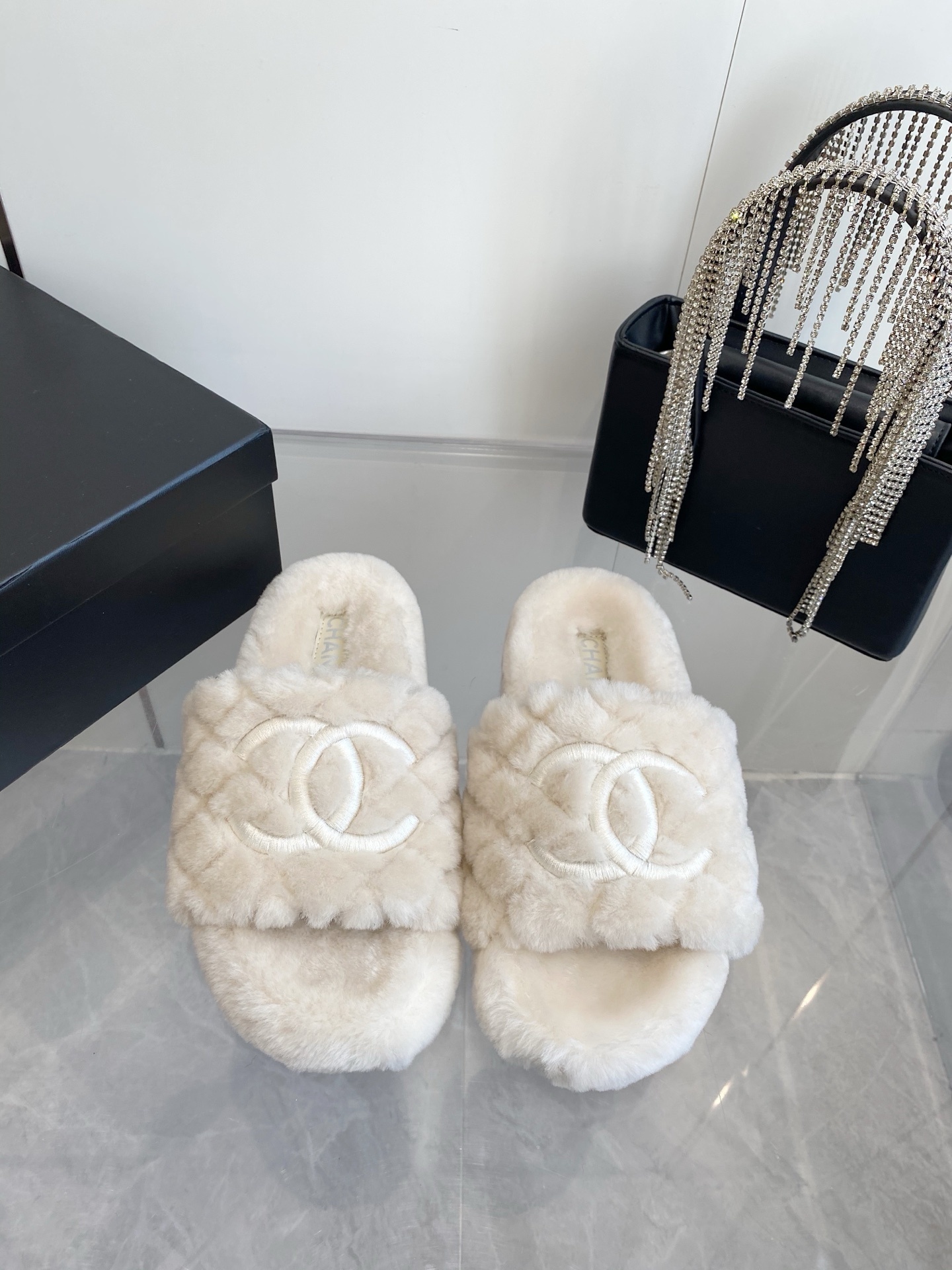 Luxury White Quilted Faux Fur Slides with Designer Logo – Cozy Chic