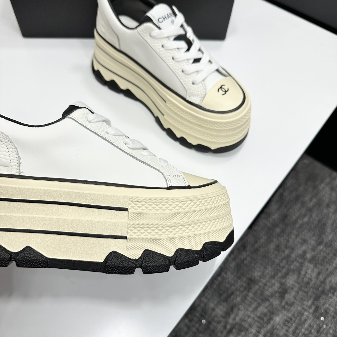 Pair of Chanel white leather platform sneakers with multi-layered soles and black CC logo details - Hình 8
