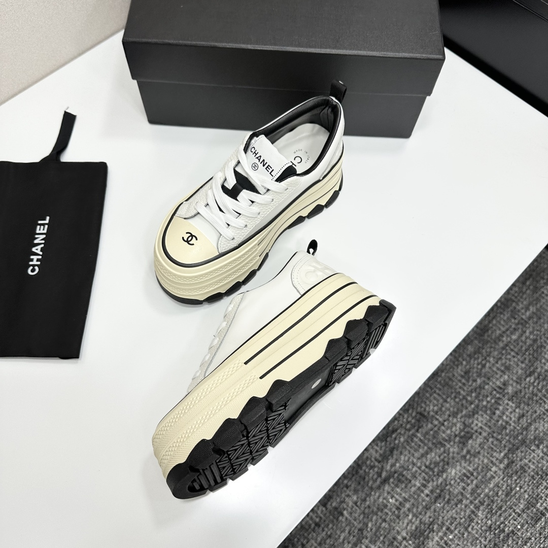 Pair of Chanel white leather platform sneakers with multi-layered soles and black CC logo details - Hình 5