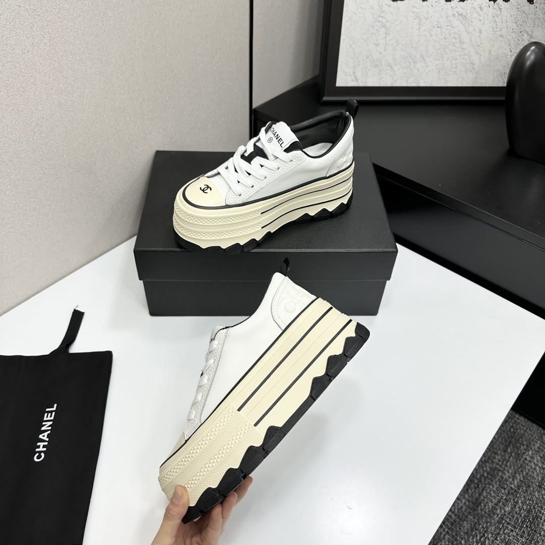 Pair of Chanel white leather platform sneakers with multi-layered soles and black CC logo details - Hình 3