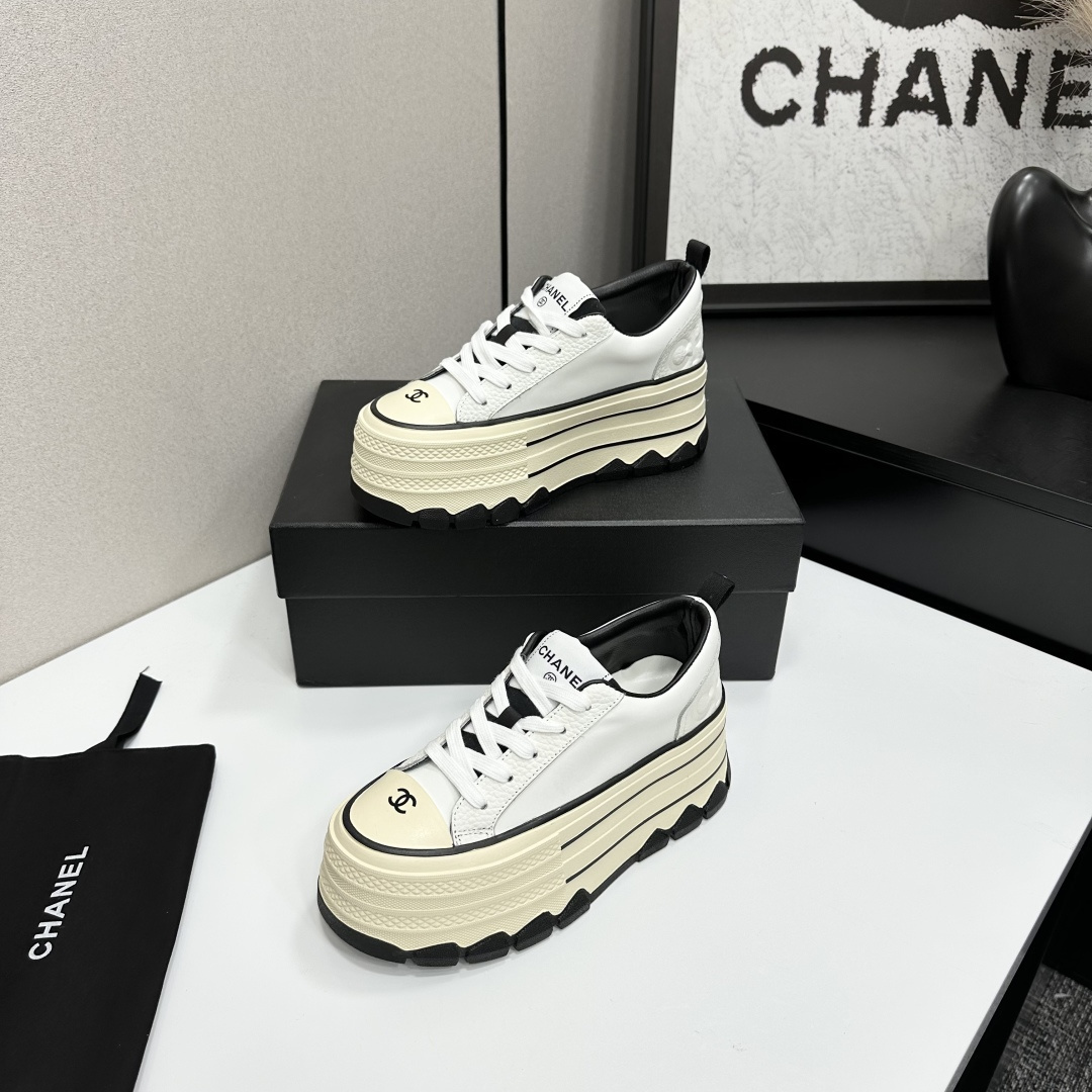 Pair of Chanel white leather platform sneakers with multi-layered soles and black CC logo details - Hình 2