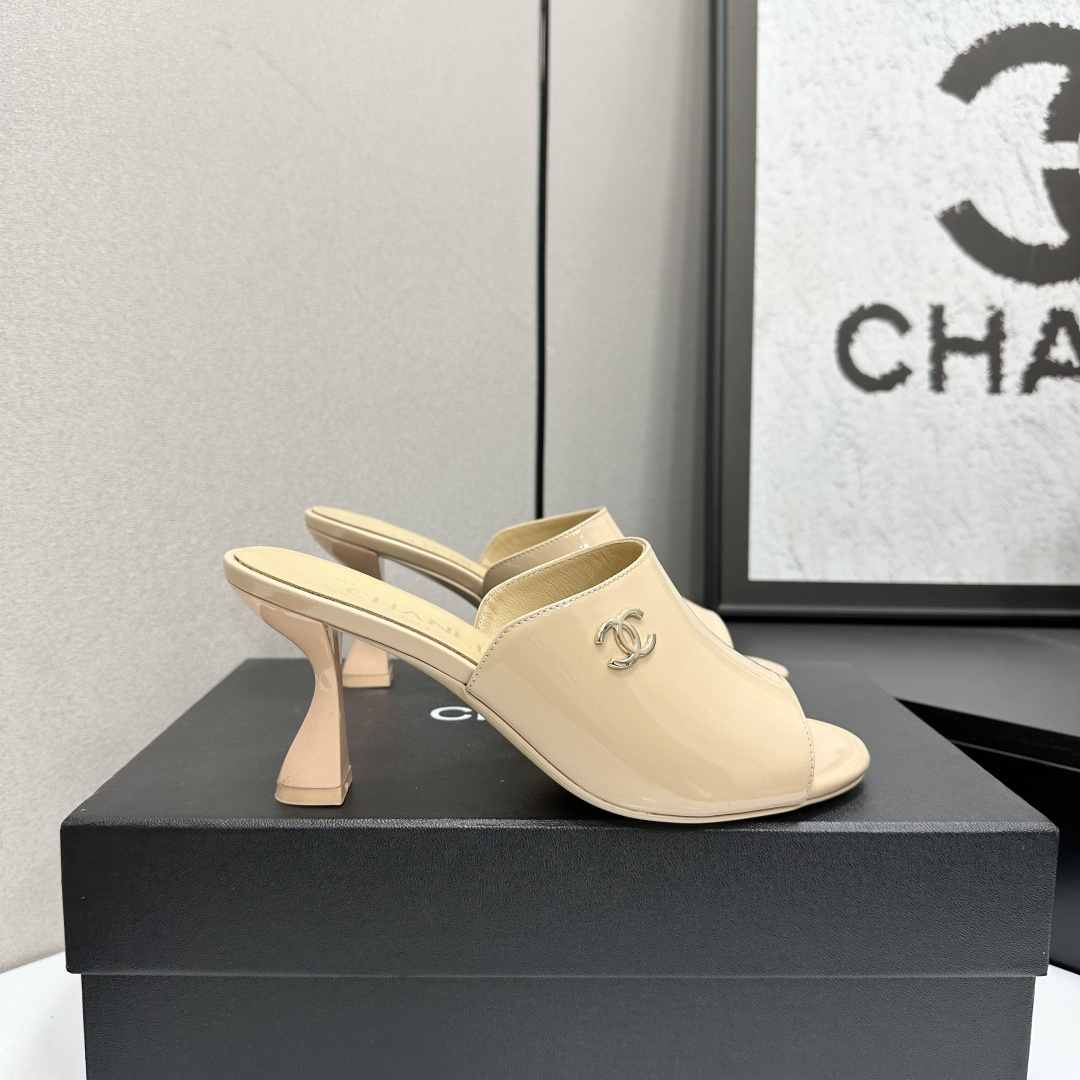 Chanel Luxury Nude Patent Leather Mules – Elegant CC Logo Sandals
