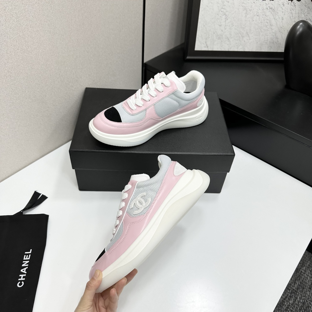 A pair of Chanel pink and grey mesh sneakers with a white platform sole and the CC logo, displayed on a black box. - Hình 4