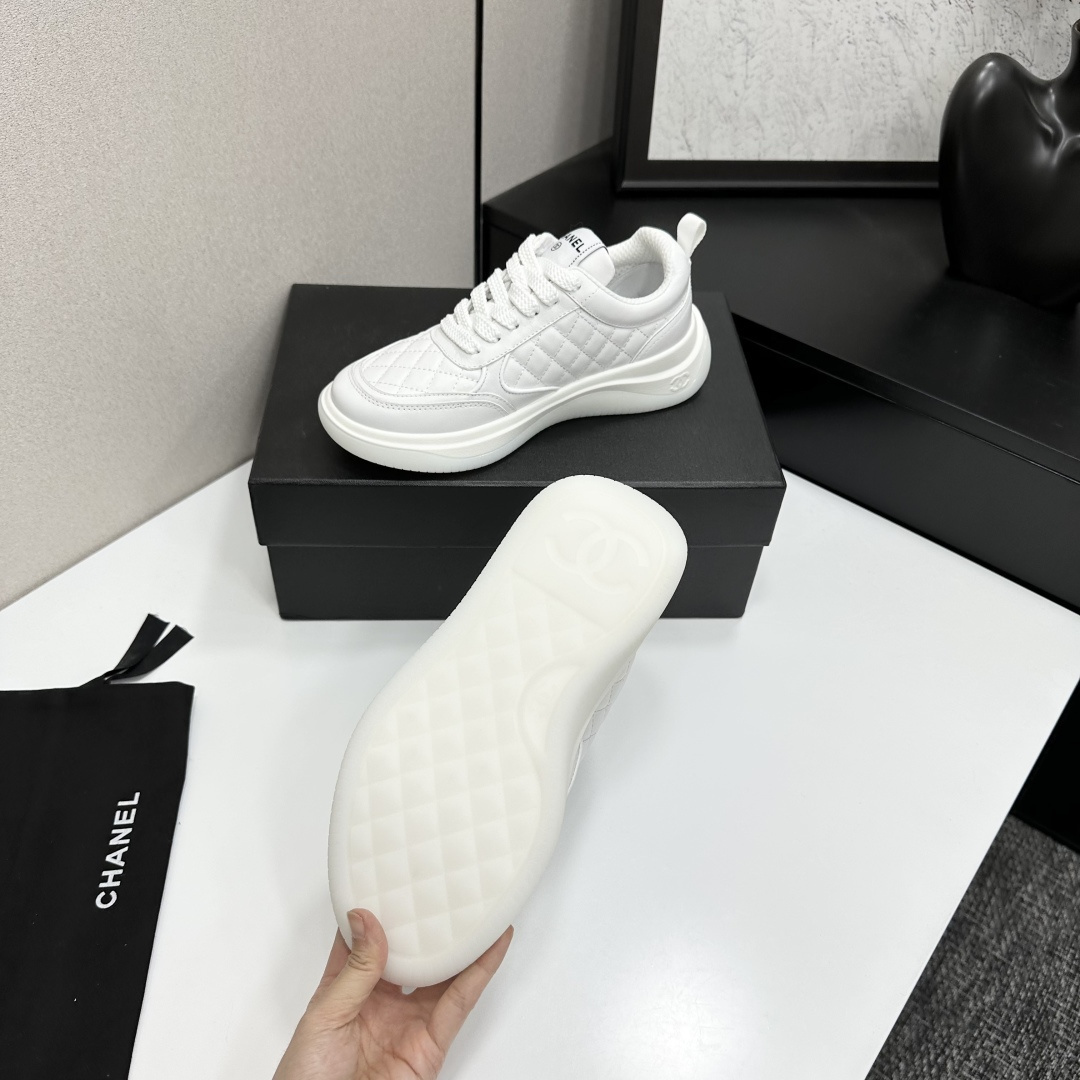 A pair of luxury white quilted leather sneakers with a thick platform sole and interlocking logo on a black display box. - Hình 5