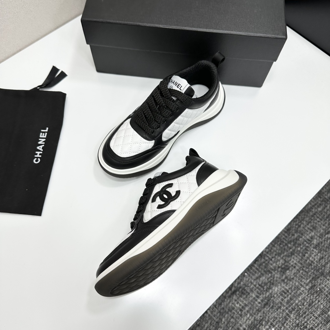Pair of black and white Chanel quilted leather sneakers with CC logo on a black box - Hình 6