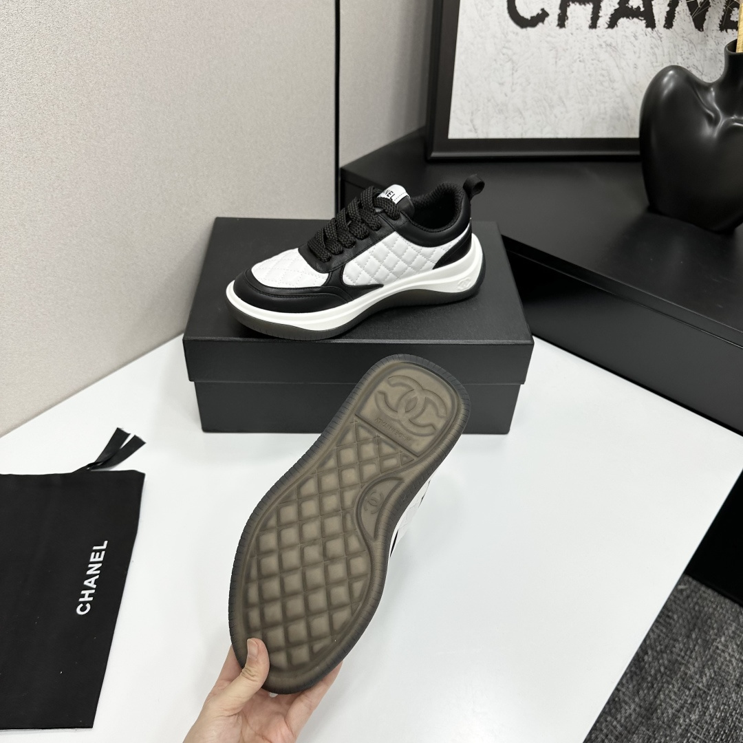 Pair of black and white Chanel quilted leather sneakers with CC logo on a black box - Hình 5