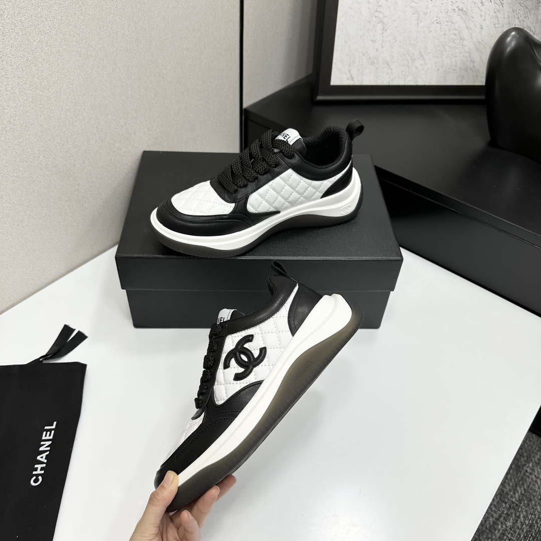 Pair of black and white Chanel quilted leather sneakers with CC logo on a black box - Hình 4