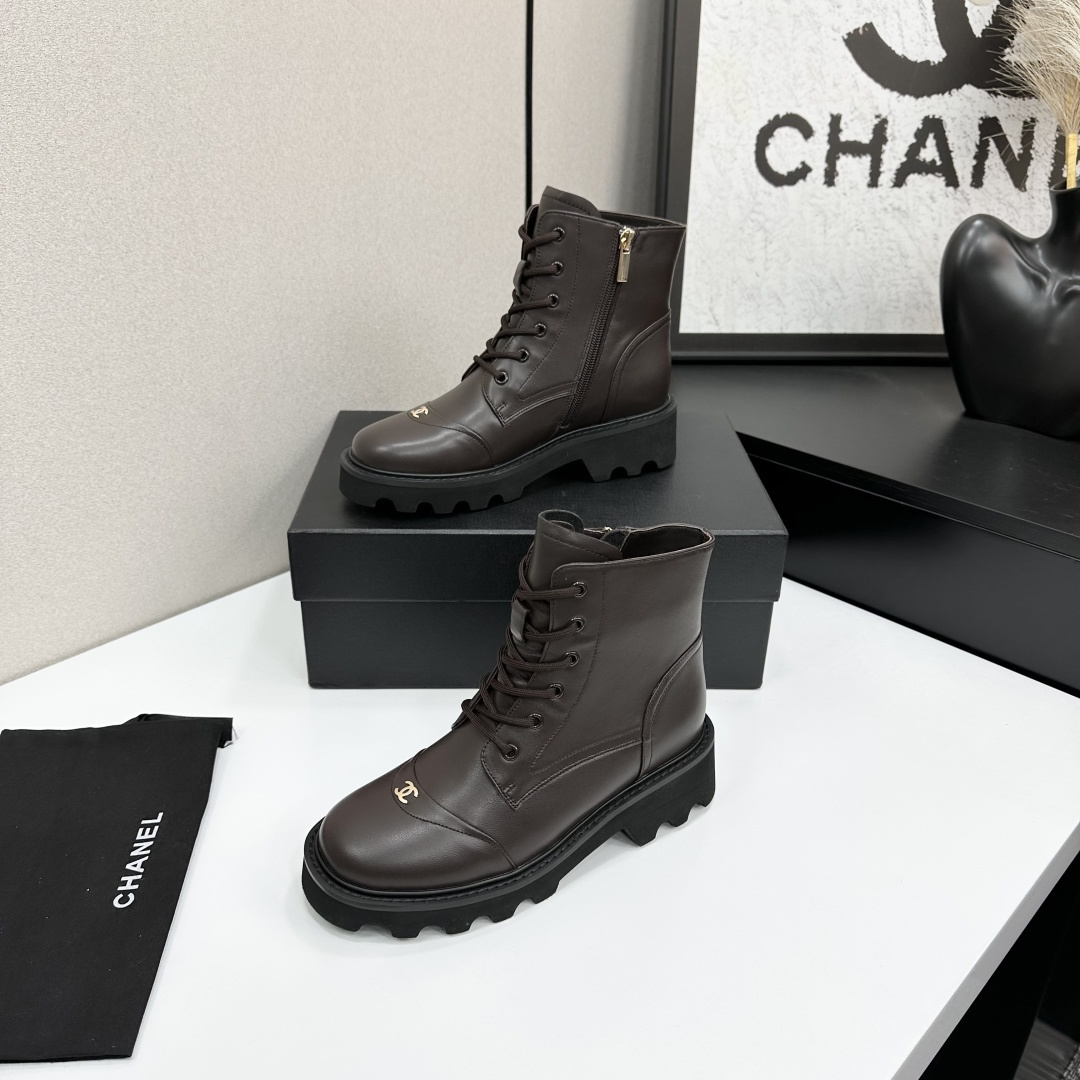 A pair of Chanel dark brown leather combat boots with chunky black lug soles and gold CC logo on the toe cap. - Hình 2