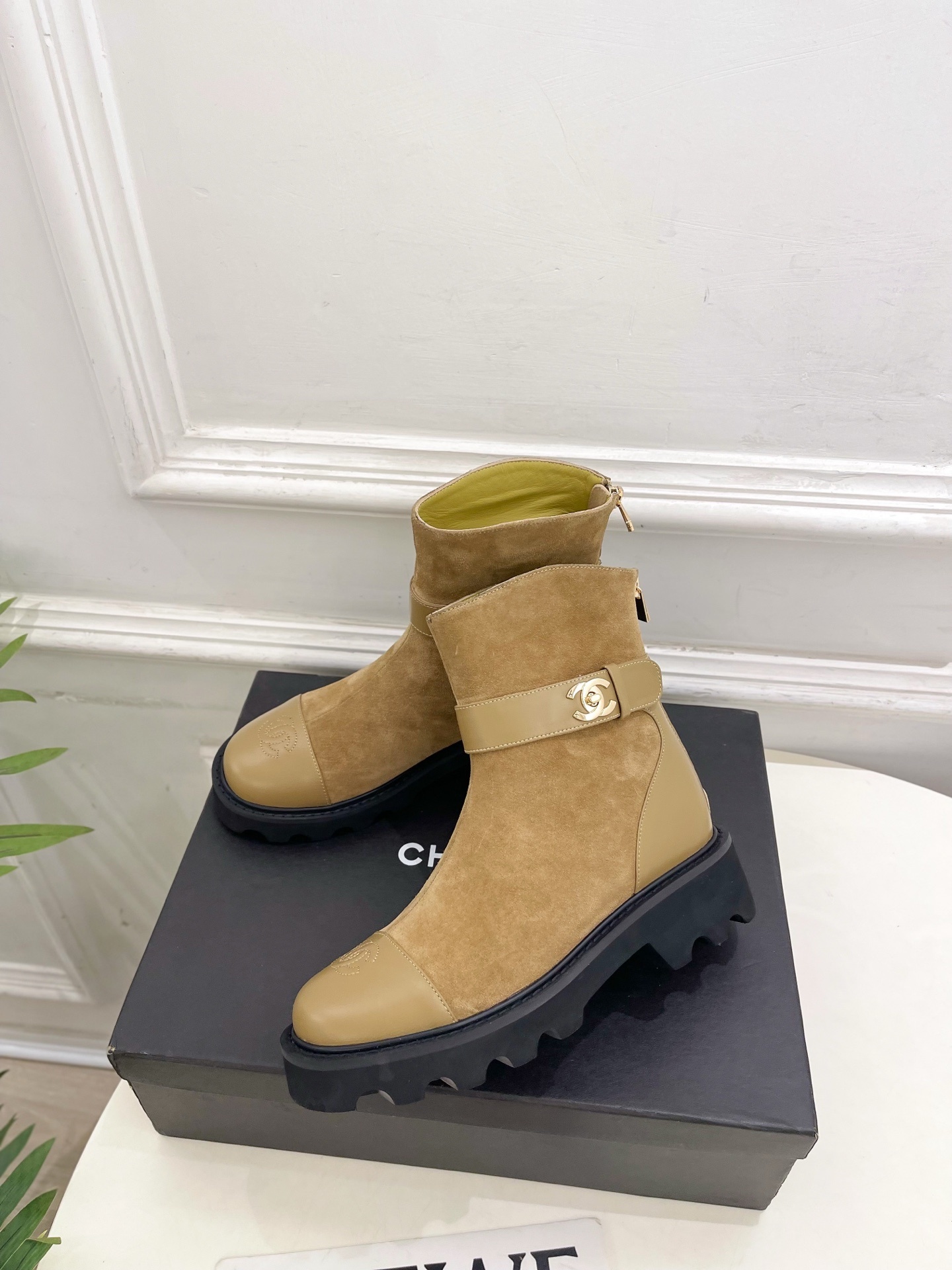 Pair of Chanel tan suede ankle boots with leather toe caps and chunky black lug soles - Hình 3