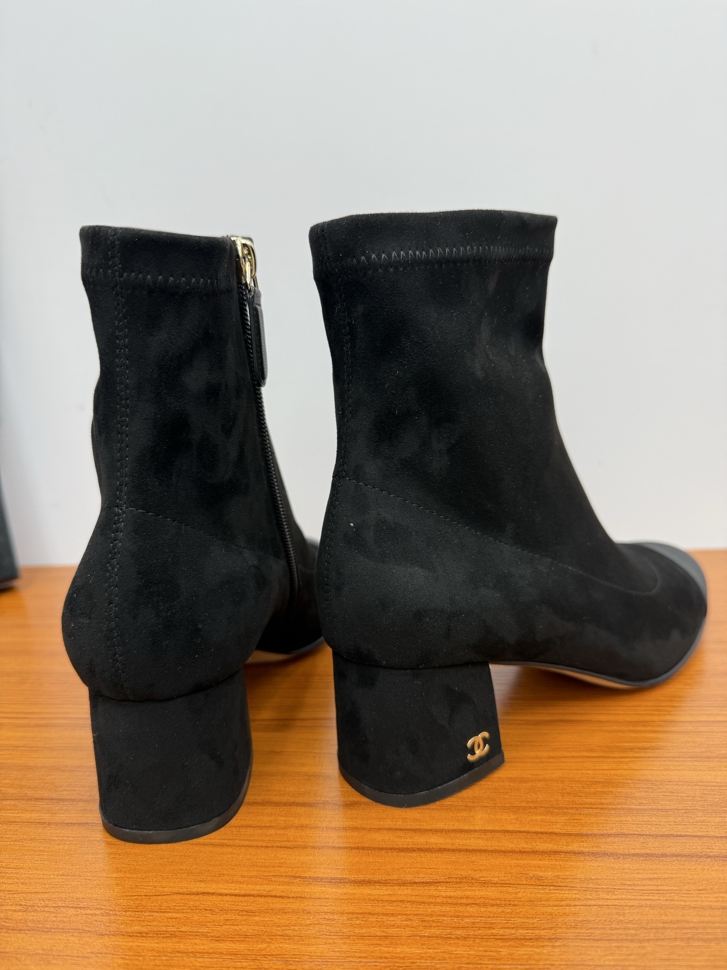 A pair of Chanel black suede ankle boots with ribbed cap toes and gold-tone CC logo on the block heels. - Hình 8