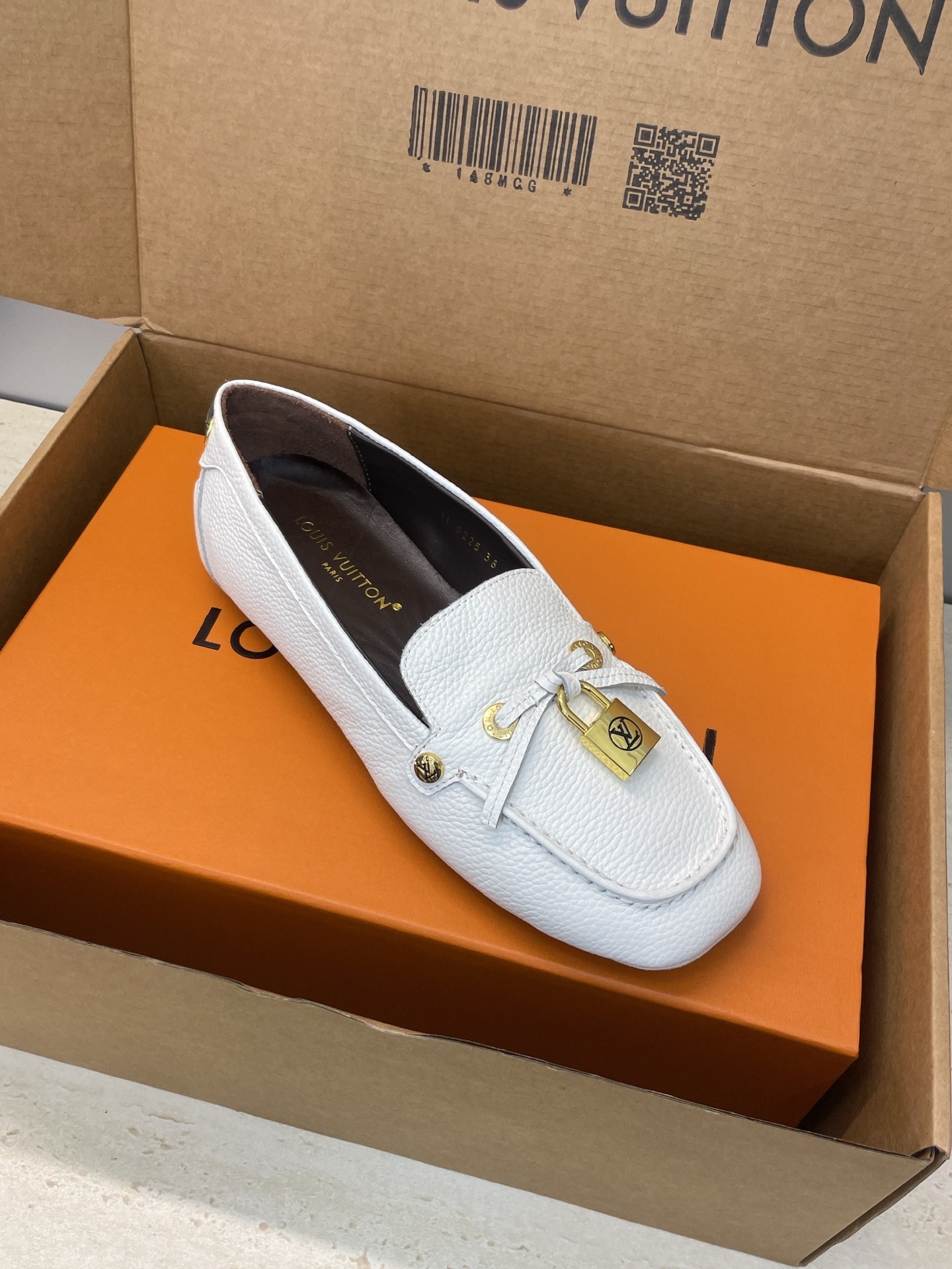 Louis Vuitton White Grained Leather Gloria Flat Loafers